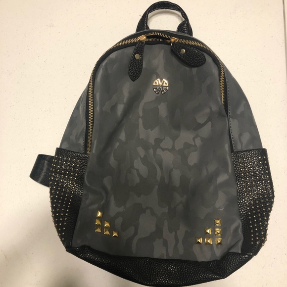 Fashion Backpack - Picture 4 of 8